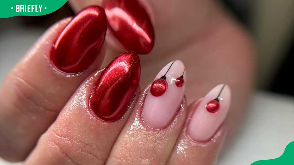 Christmas chrome nails