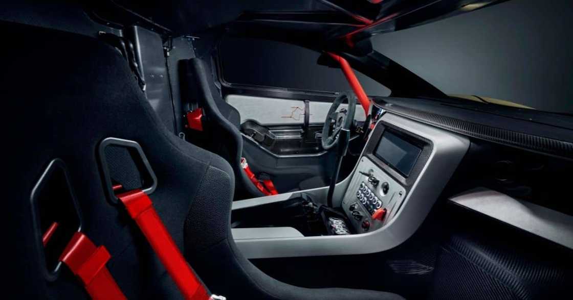 The 450kW ProDrive Hunter Is the World’s First All-Terrain Hypercar and Has a Top Speed of Almost 300km/h The 450kW ProDrive Hunter Is the World’s First All-Terrain Hypercar and Has a Top Speed of Almost 300km/h