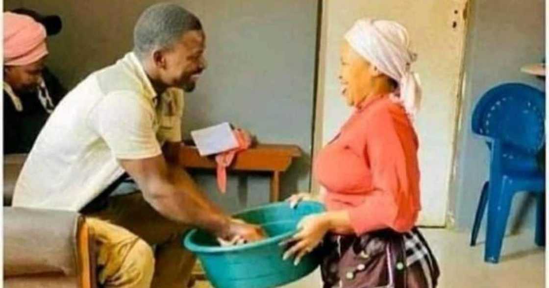 Mzansi, Loves Pic, Woman, Kneeling Down, Hubby Mzansi, Loves Pic, Woman, Kneeling Down, Hubby