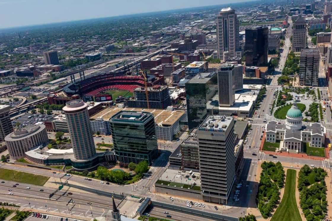 A view of the Gateway Arch of St. Louis skyline