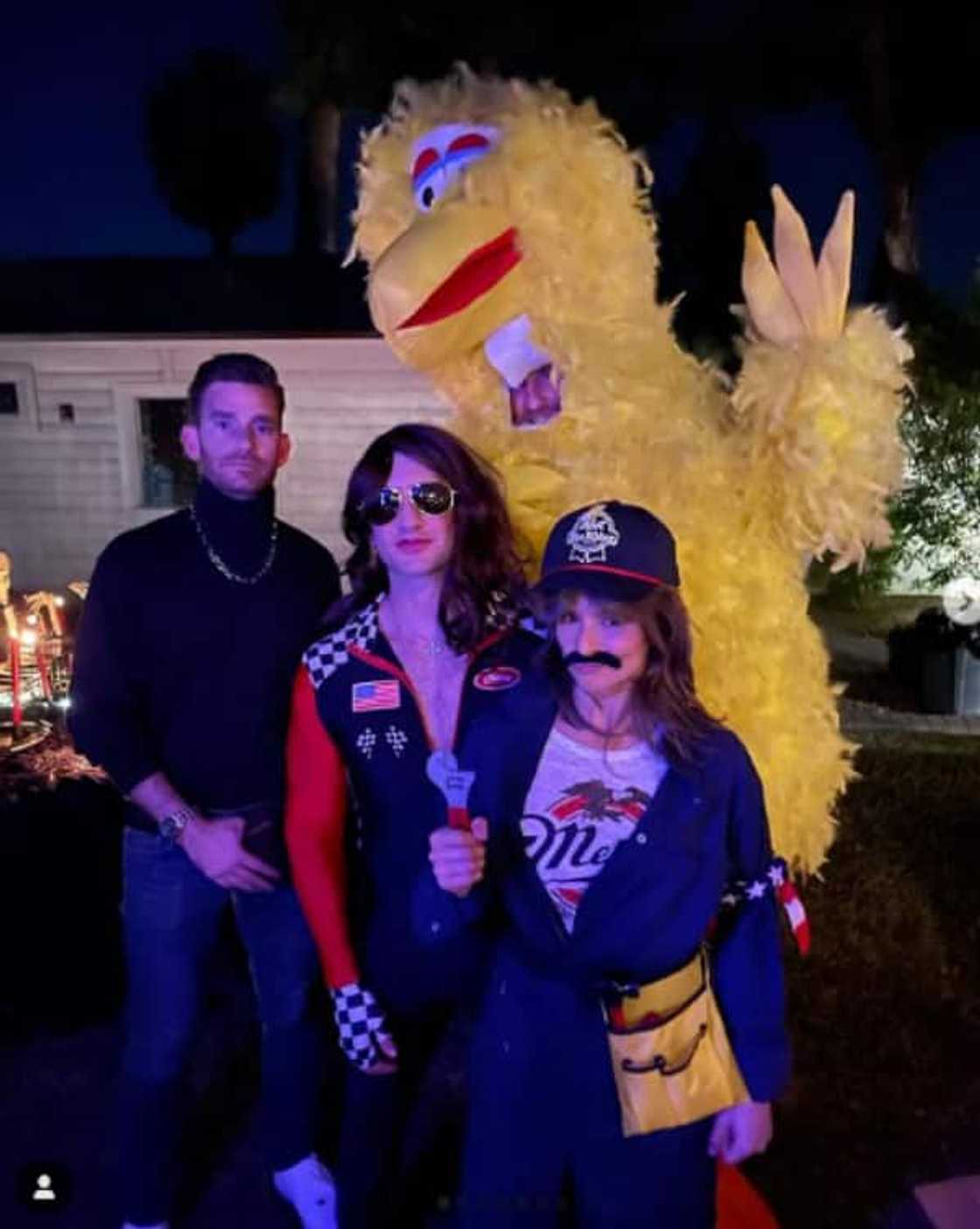 Carter Comstock: age, wife, house, photos, career, profiles, net worth Carter Comstock: age, wife, house, photos, career, profiles, net worth