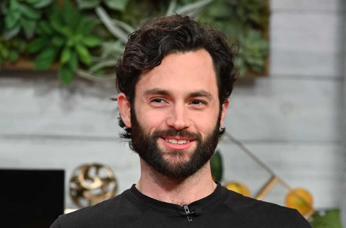 Does Penn Badgley have a wife?