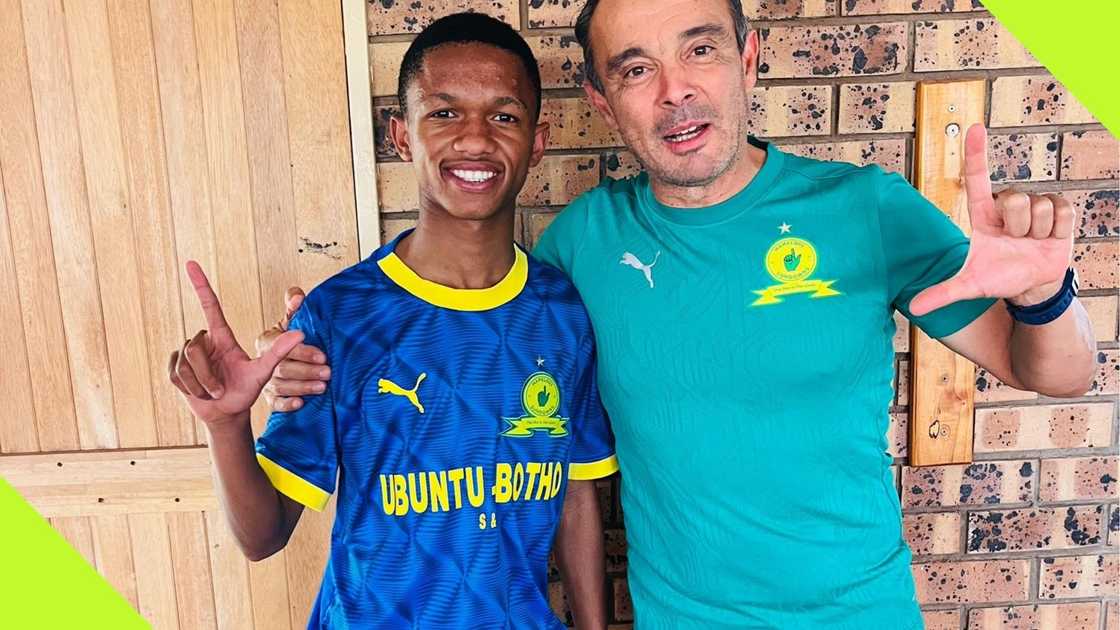 Sechaba Gaseitsiwe joins Mamelodi Sundowns from the Northern Cape amateur side Galeshewe Stars.