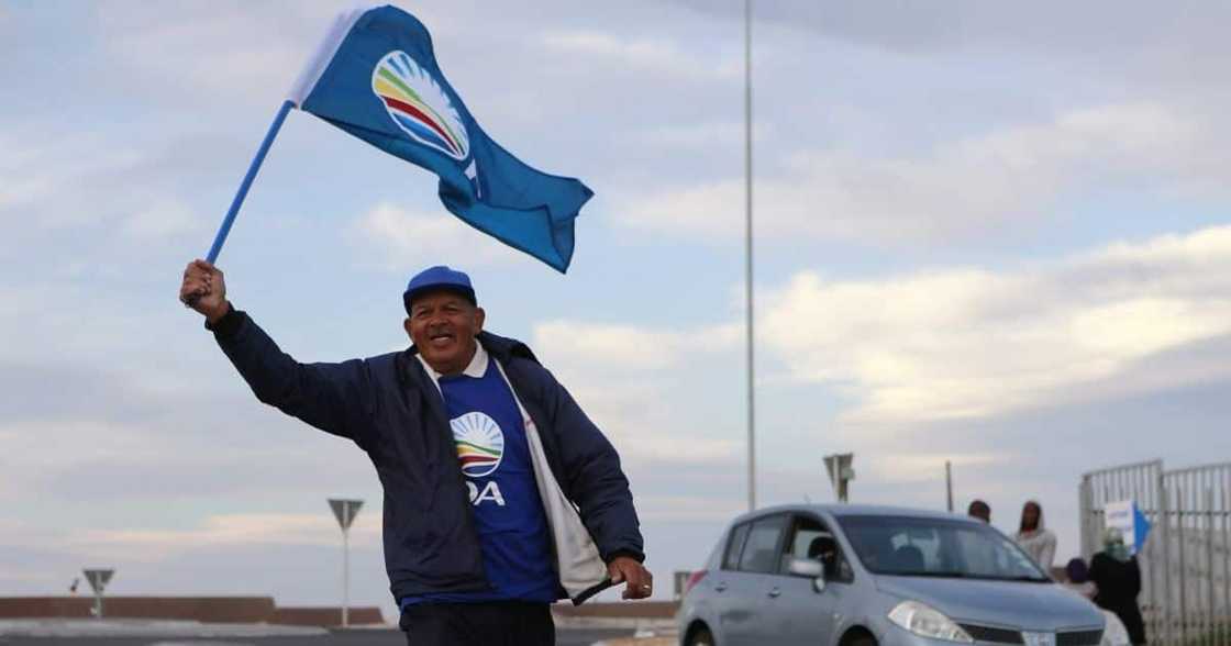 SA responds to DA's campaign to make Afrikaans equal at Stellebosch Uni SA responds to DA's campaign to make Afrikaans equal at Stellebosch Uni