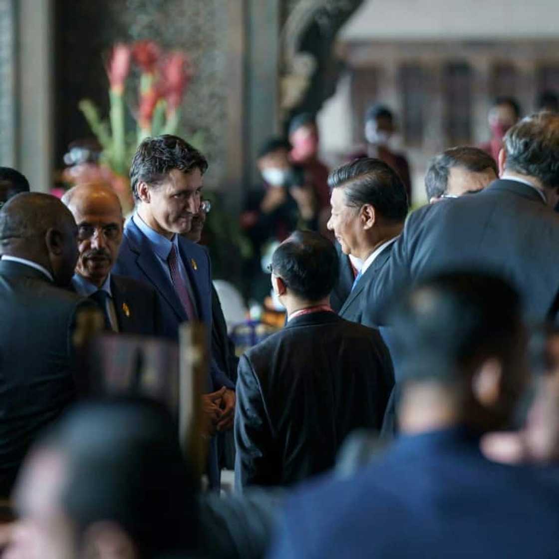 Canadian Prime Minister Justin Trudeau (L) with Chinese President Xi Jinping at the 2022 G20 summit in Indonesia