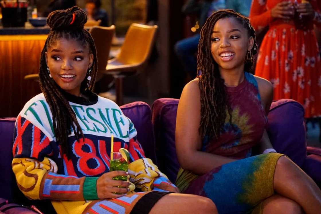 how old are chloe and halle