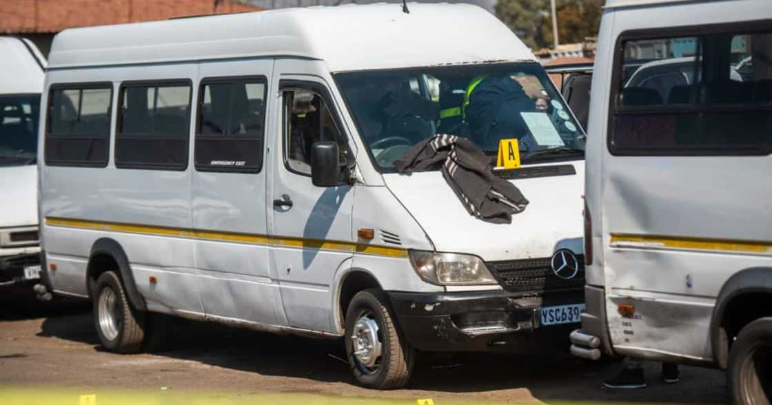 Johannesburg, Taxi violence, Four taxis, set on fire, chaos, commotion Johannesburg, Taxi violence, Four taxis, set on fire, chaos, commotion