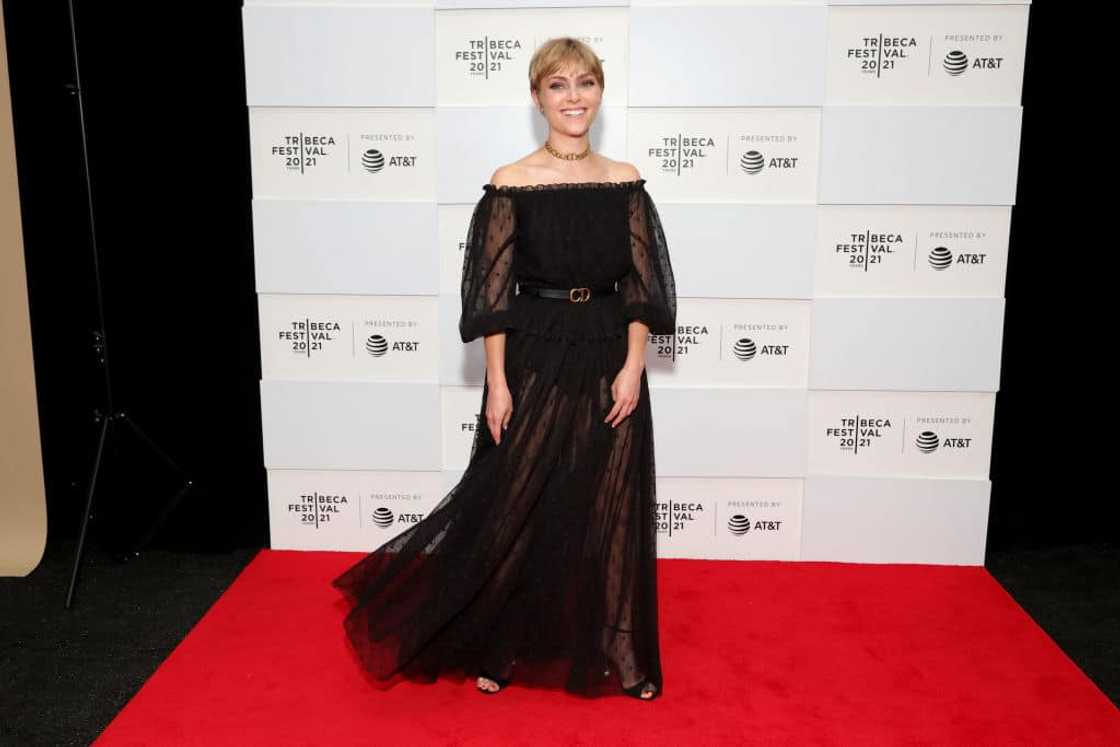AnnaSophia Robb at 2021 Tribeca Festival Premiere of "Dr. Death" at Pier 76. AnnaSophia Robb at 2021 Tribeca Festival Premiere of "Dr. Death" at Pier 76.