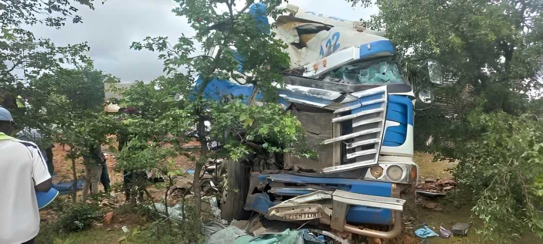 The truck that collided with a bus travelling from Zimbabwe to South Africa