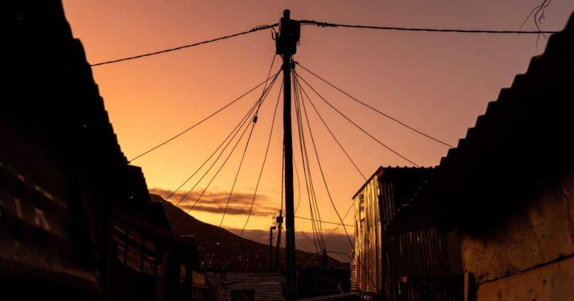 Man electrocuted while trying to steal copper cables Man electrocuted while trying to steal copper cables