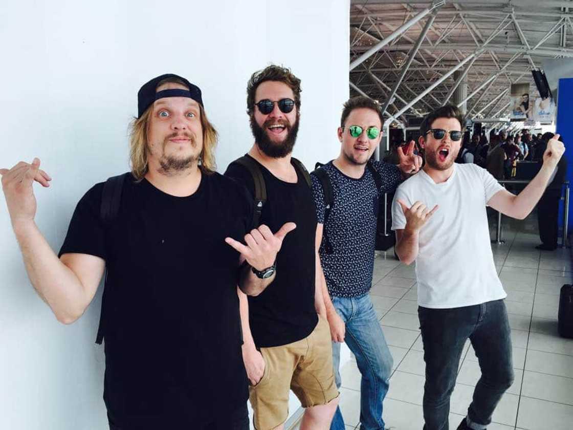 Aking band members Aking band members