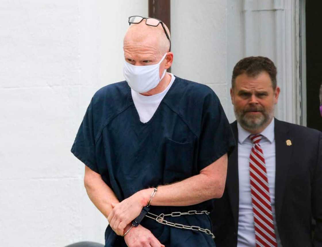 Alex Murdaugh in chains Alex Murdaugh in chains