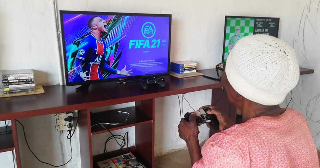 Bhut Fezile is back with another post about his gaming gogo. Bhut Fezile is back with another post about his gaming gogo.