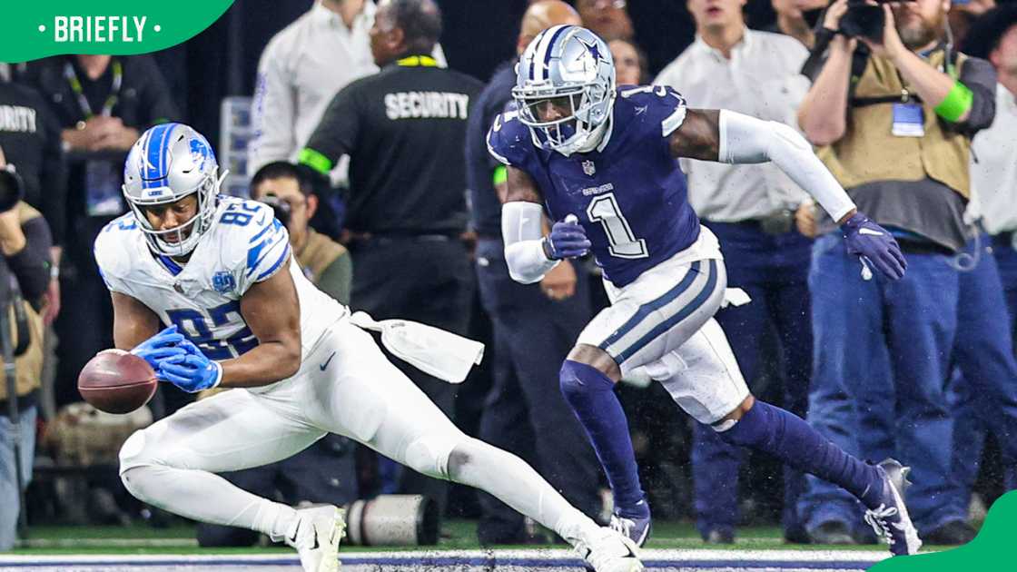 James Mitchell and Jayron Kearse at AT&T Stadium in Arlington, Texas