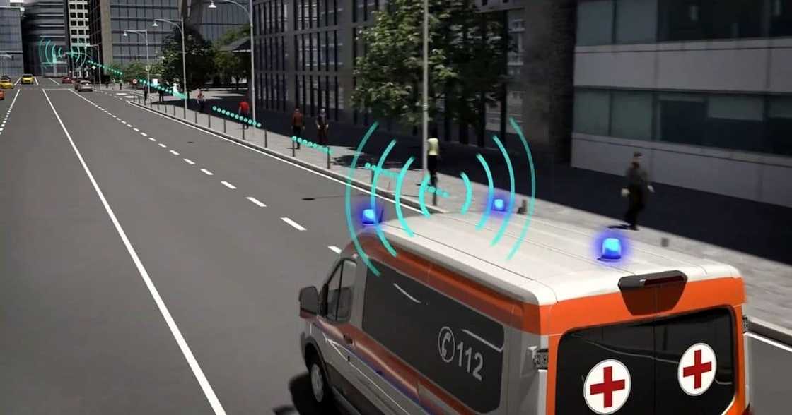 Ford is working on Smart Traffic Lights that will Go Green for Emergency Vehicles