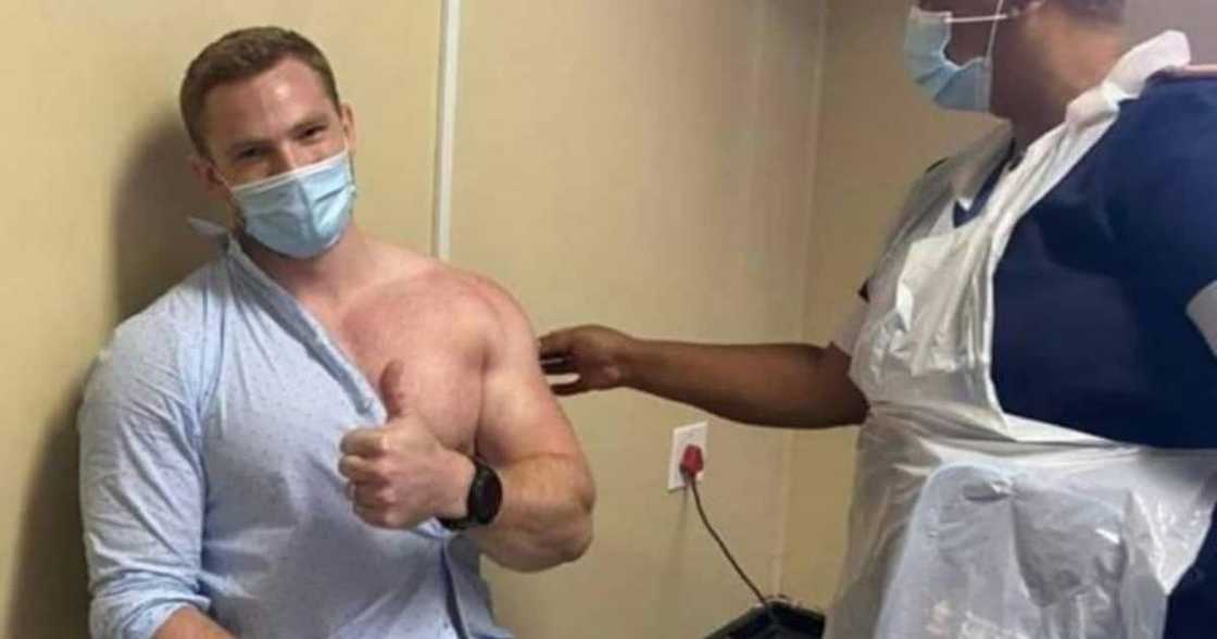 "He Just Cured My Needle Phobia": SA Ladies Swoon over Handsome Doctor "He Just Cured My Needle Phobia": SA Ladies Swoon over Handsome Doctor