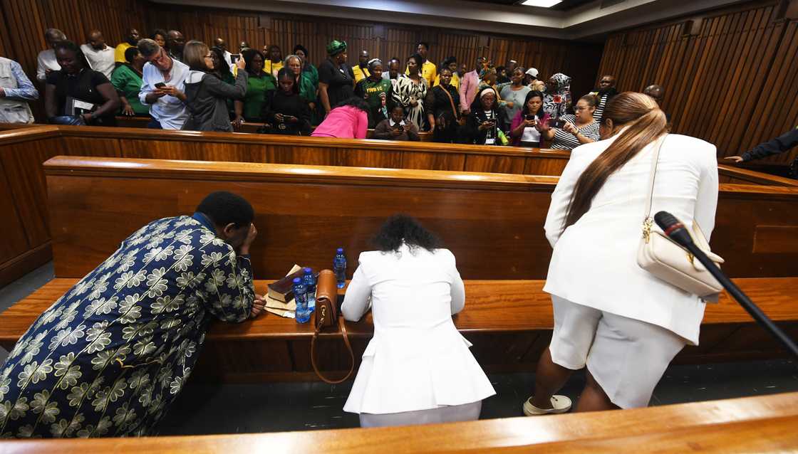 Nigerian Pastor Timothy Omotoso , Lusanda Sulani and Zukiswa Sitho pray after the verdict was passed Nigerian Pastor Timothy Omotoso , Lusanda Sulani and Zukiswa Sitho pray after the verdict was passed
