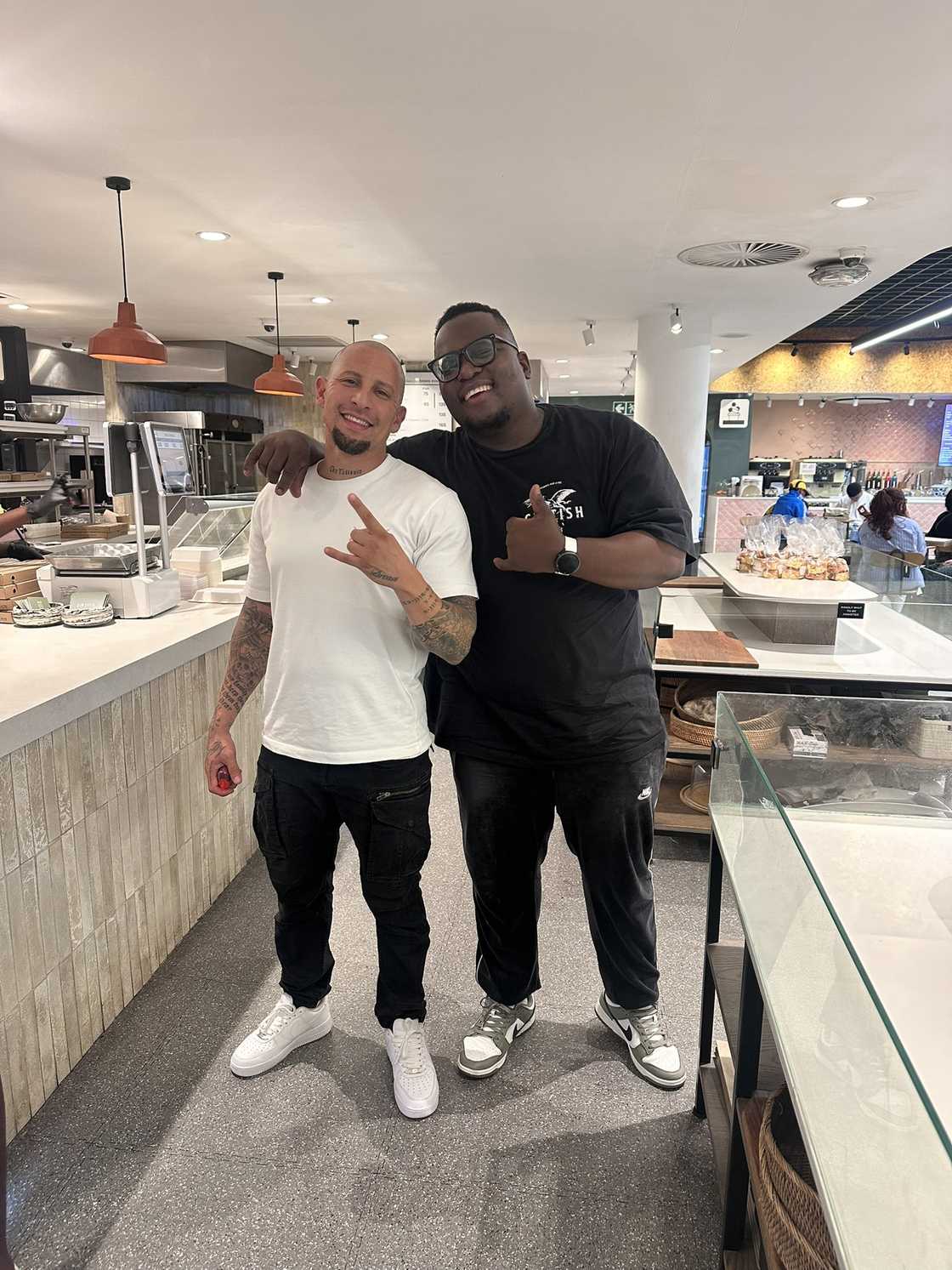 Netizens reacted to Warras and Sol Phenduka's friendship.