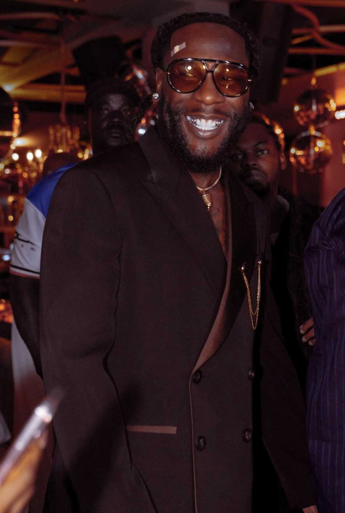 Supporters calling out Burna Boy's distasteful behaviour Supporters calling out Burna Boy's distasteful behaviour