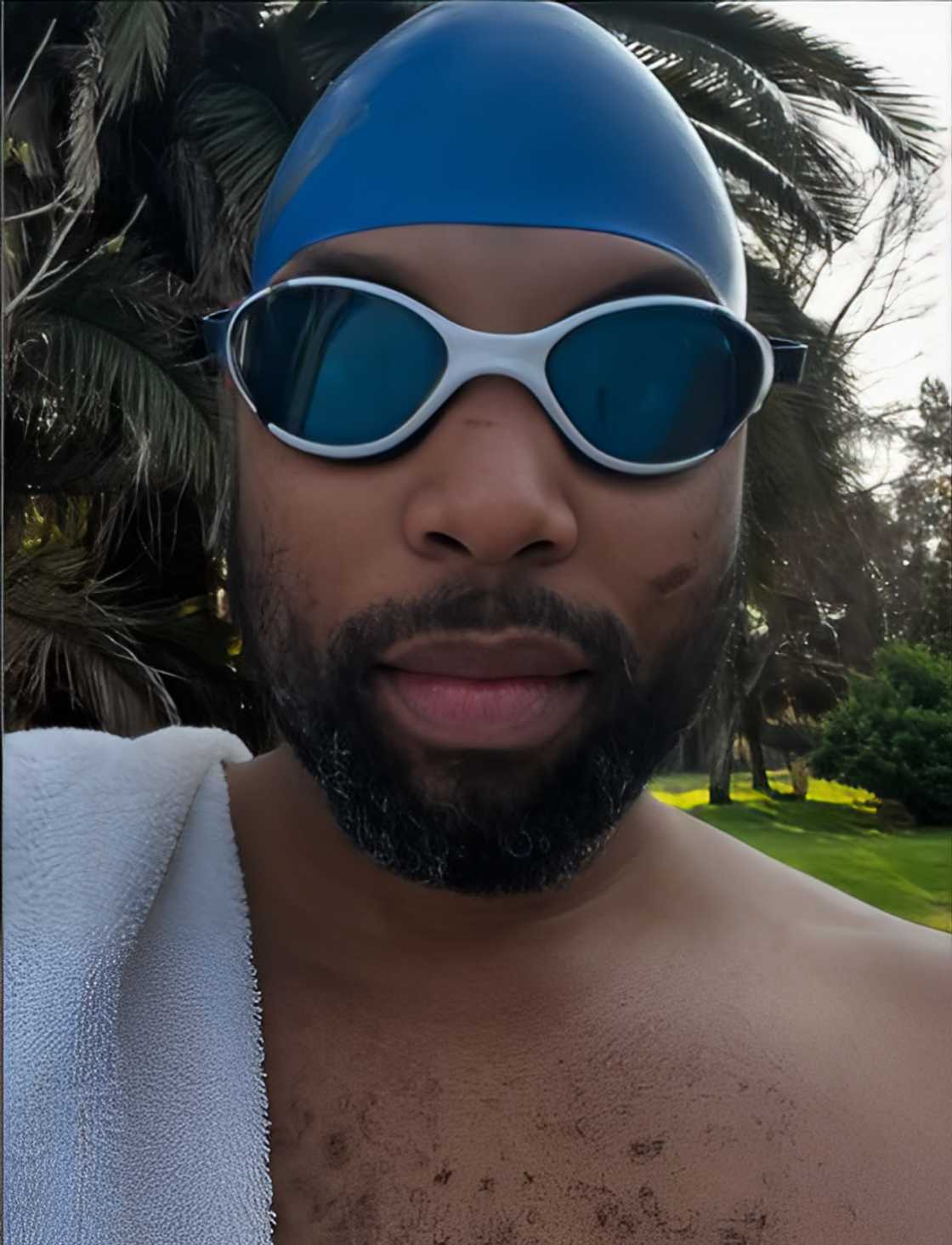 Sizwe Dhlomo showed off his swimming pool Sizwe Dhlomo showed off his swimming pool