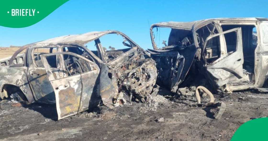 Three people were burnt beyond recognition in a head-on collision on the N17 between Trichardt and Bethal in Mpumalanga. Three people were burnt beyond recognition in a head-on collision on the N17 between Trichardt and Bethal in Mpumalanga.