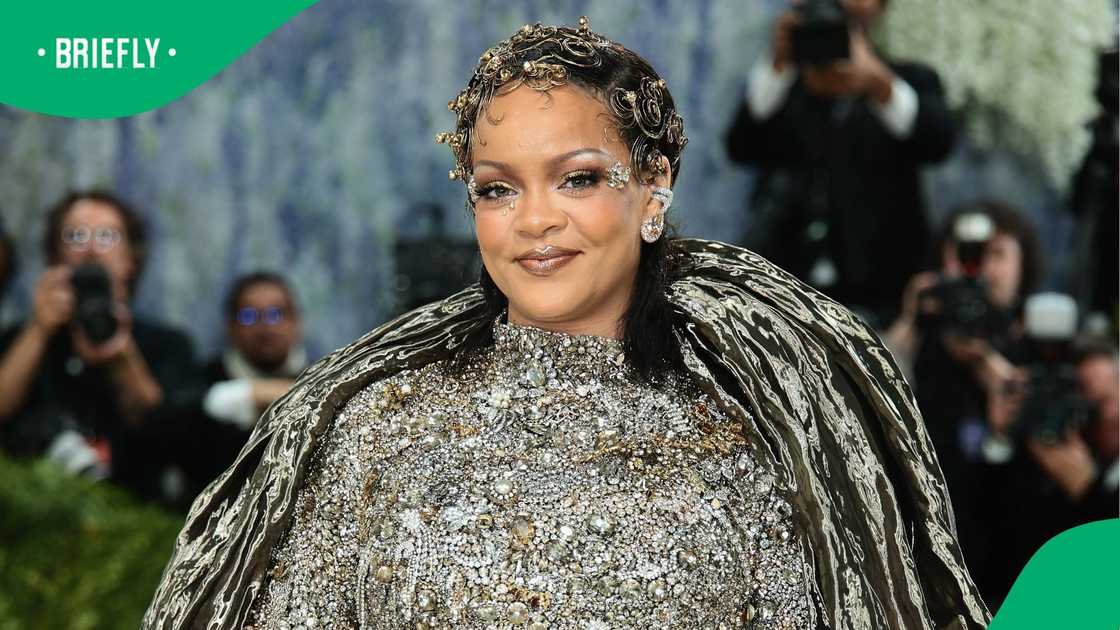 Rihanna bares all in new savage x fenty lingerie Rihanna bares all in new savage x fenty lingerie