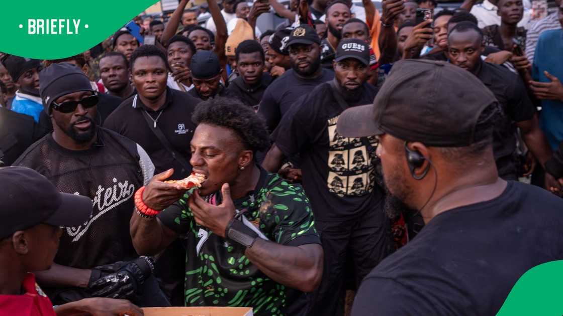 IShowSpeed eats pizza on tour IShowSpeed eats pizza on tour