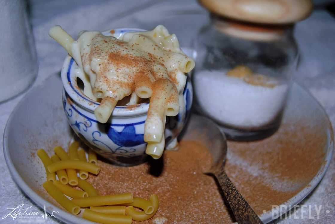 Maklike melkkos resep: met pasta of met kondensmelk in die mikrogolf of op die stoof Maklike melkkos resep: met pasta of met kondensmelk in die mikrogolf of op die stoof