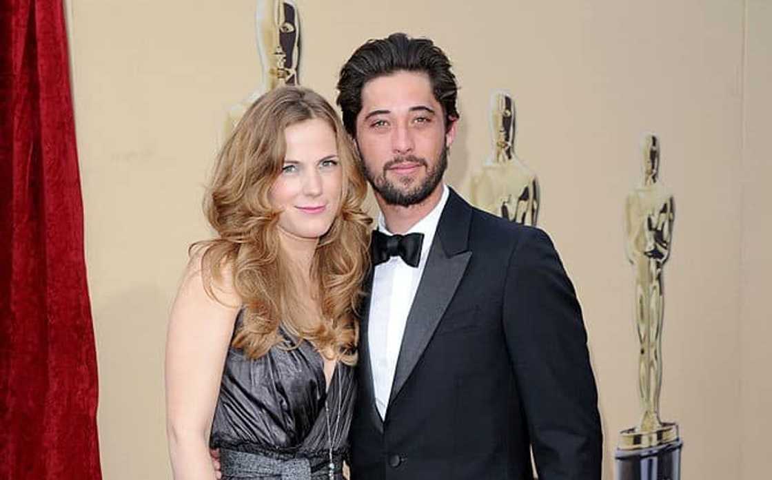 Does Ryan Bingham have a wife?
