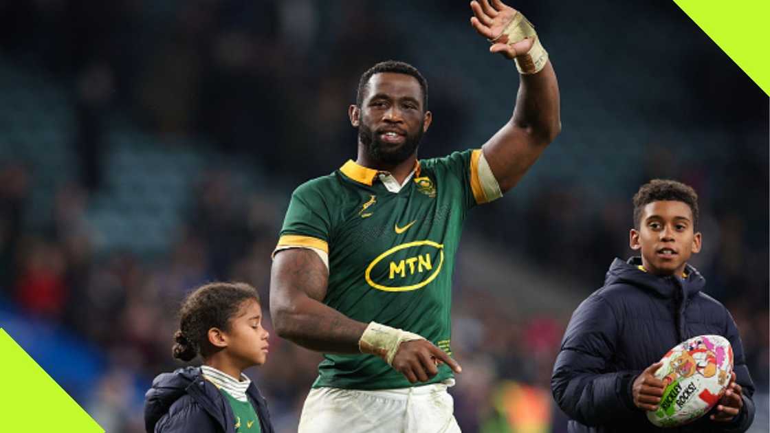 Rugby superstar Siya Kolisi receives a special festive season gift from European giants Liverpool.