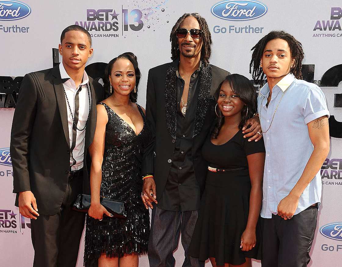 Snoop Dogg with his wife Shante and their three children at a red carpet event Snoop Dogg with his wife Shante and their three children at a red carpet event
