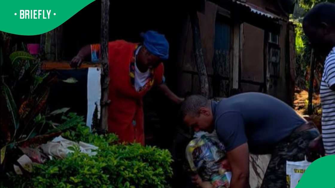 Rob Bentele helps grandmother in neeed Rob Bentele helps grandmother in neeed