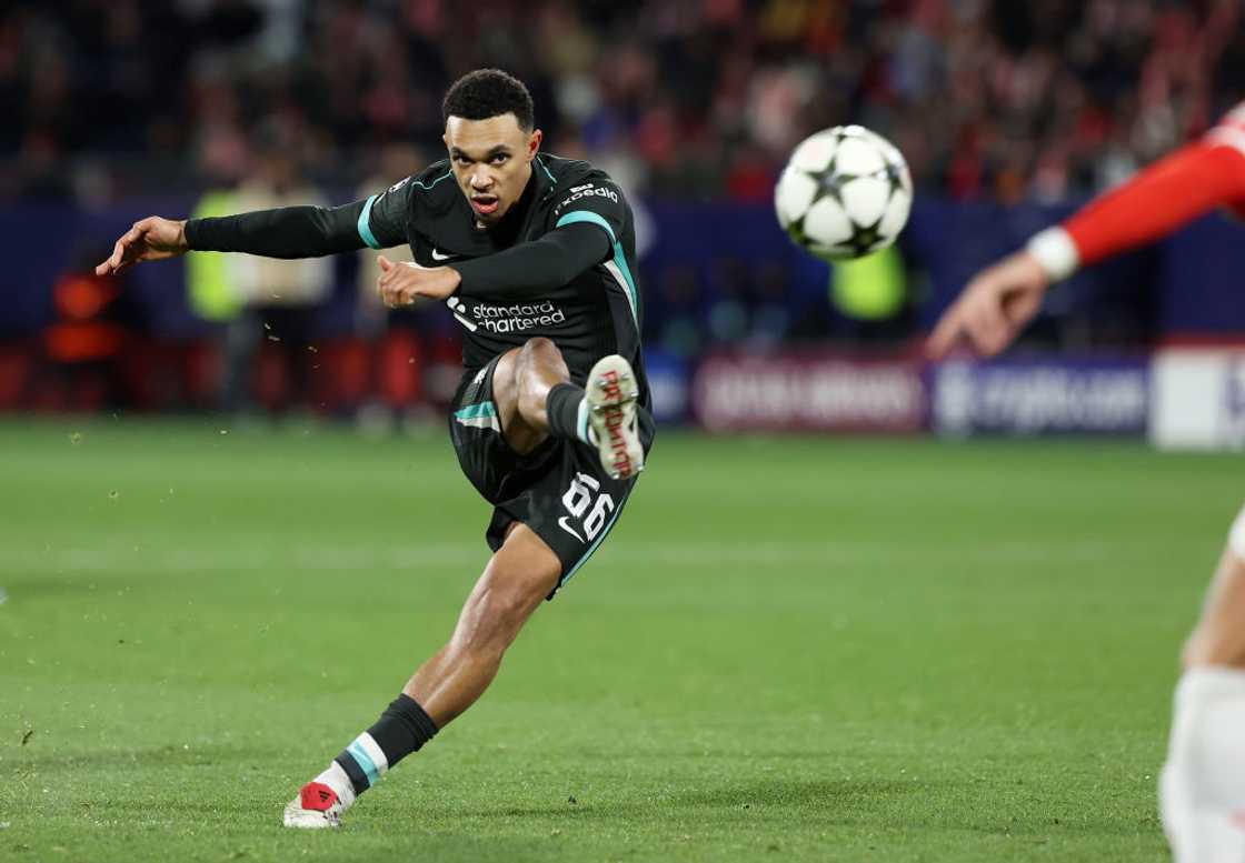Trent Alexander-Arnold shooting on goal from a free-kick Trent Alexander-Arnold shooting on goal from a free-kick