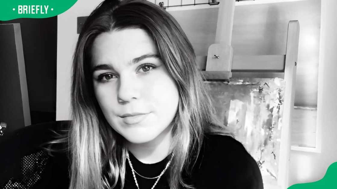 Georgia Hart having a good time Georgia Hart having a good time