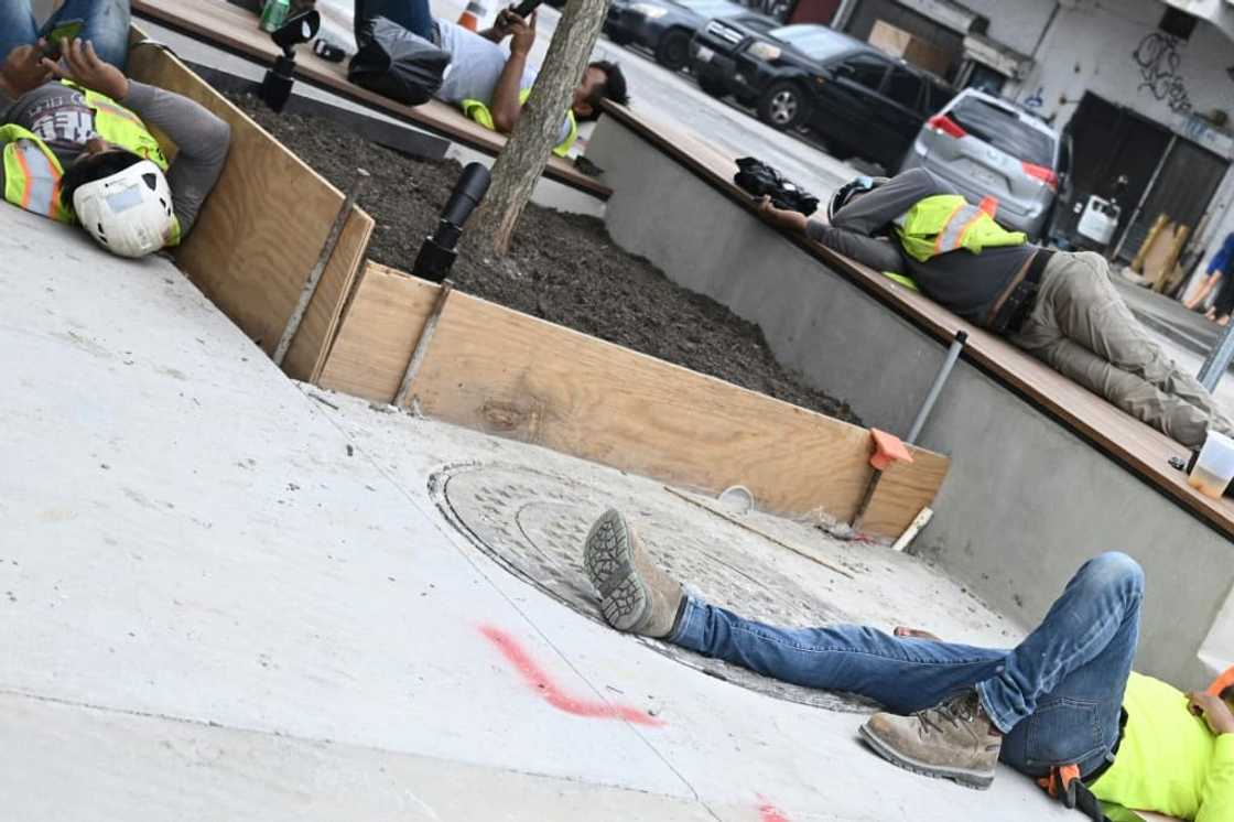 Many construction workers in the US are immigrants Many construction workers in the US are immigrants