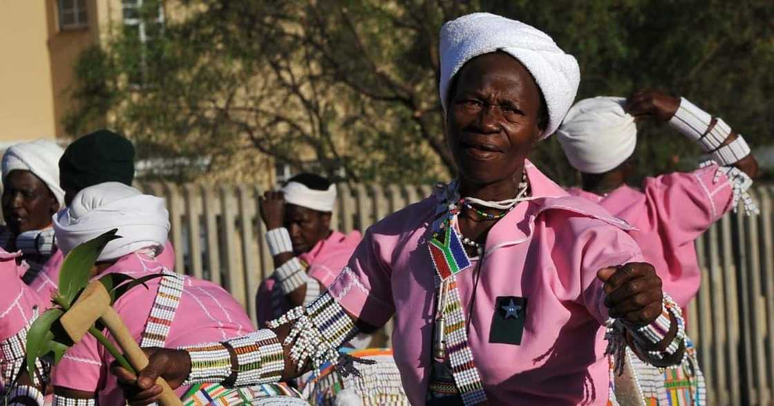 Pedi women, Pedio people, South African tribe, history of Pedi people Pedi women, Pedio people, South African tribe, history of Pedi people