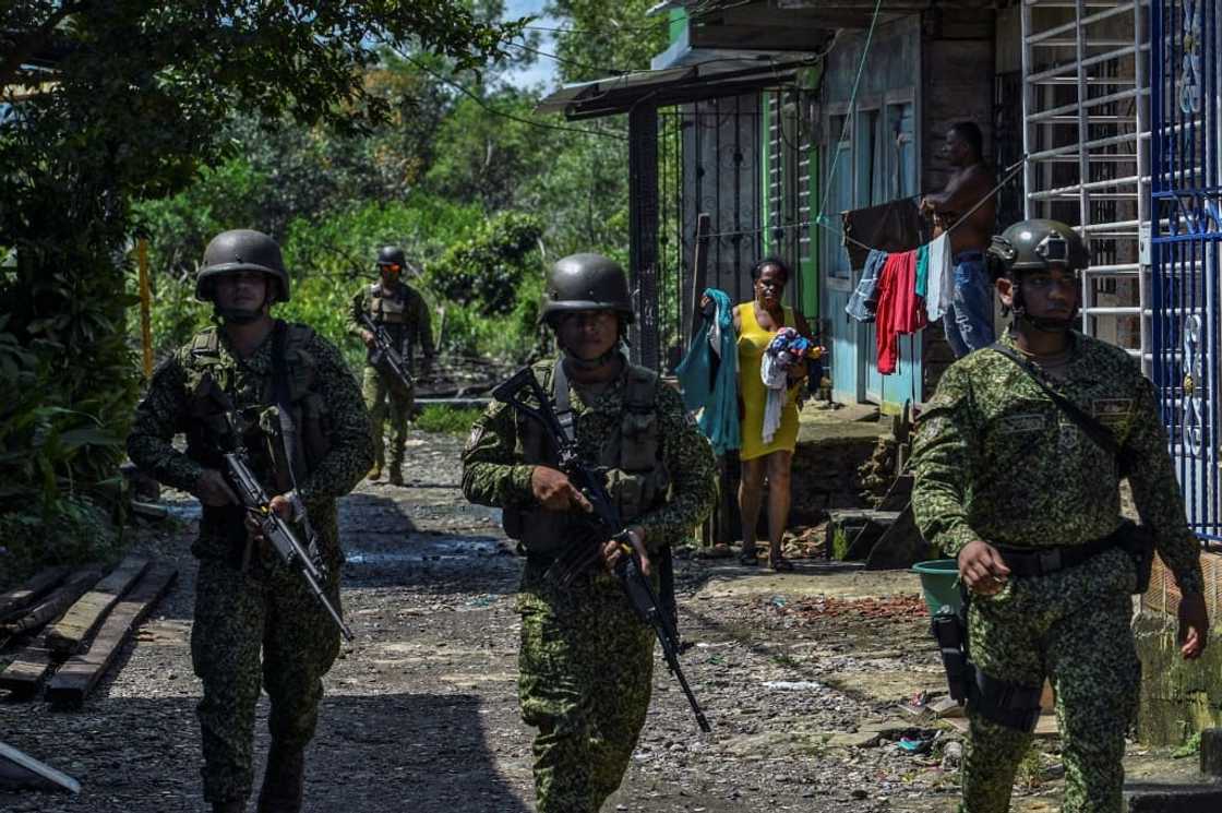 Soldiers and police deployed in Buenaventura face an uphill battle Soldiers and police deployed in Buenaventura face an uphill battle