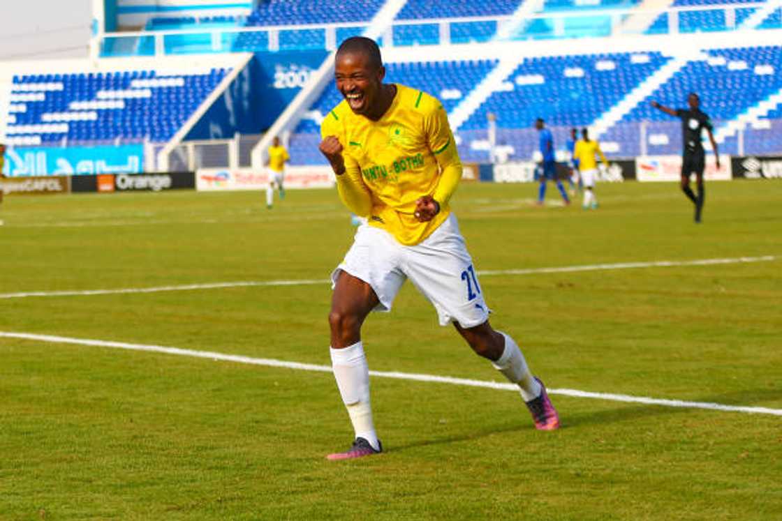 Mamelodi Sundowns defender Thapelo Morena replaced the expelled Denis Onyango and leading his team to a 3-1 win against Marumo Gallants last night Mamelodi Sundowns defender Thapelo Morena replaced the expelled Denis Onyango and leading his team to a 3-1 win against Marumo Gallants last night