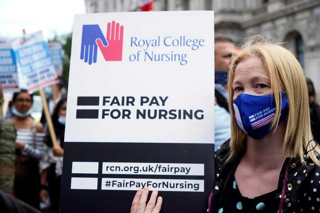 Nurses in the UK are campaigning for a pay rise of five percent above inflation Nurses in the UK are campaigning for a pay rise of five percent above inflation