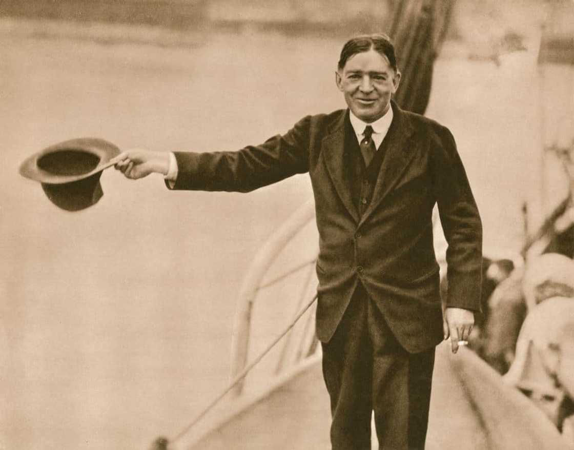 Sir Ernest Shackleton's expeditions Sir Ernest Shackleton's expeditions