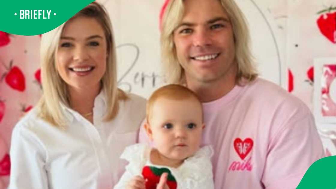 Faf De Klerk and Mine announced their second pregnancy and the baby's gender. Faf De Klerk and Mine announced their second pregnancy and the baby's gender.
