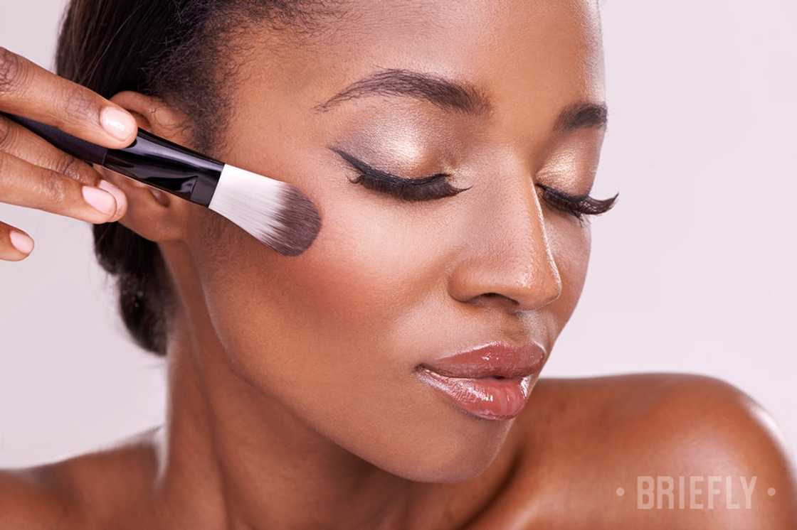 How to apply makeup How to apply makeup
