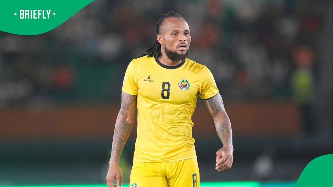 Edmilson Dove to leave Kaizer Chiefs at the end of his contract this month. Edmilson Dove to leave Kaizer Chiefs at the end of his contract this month.
