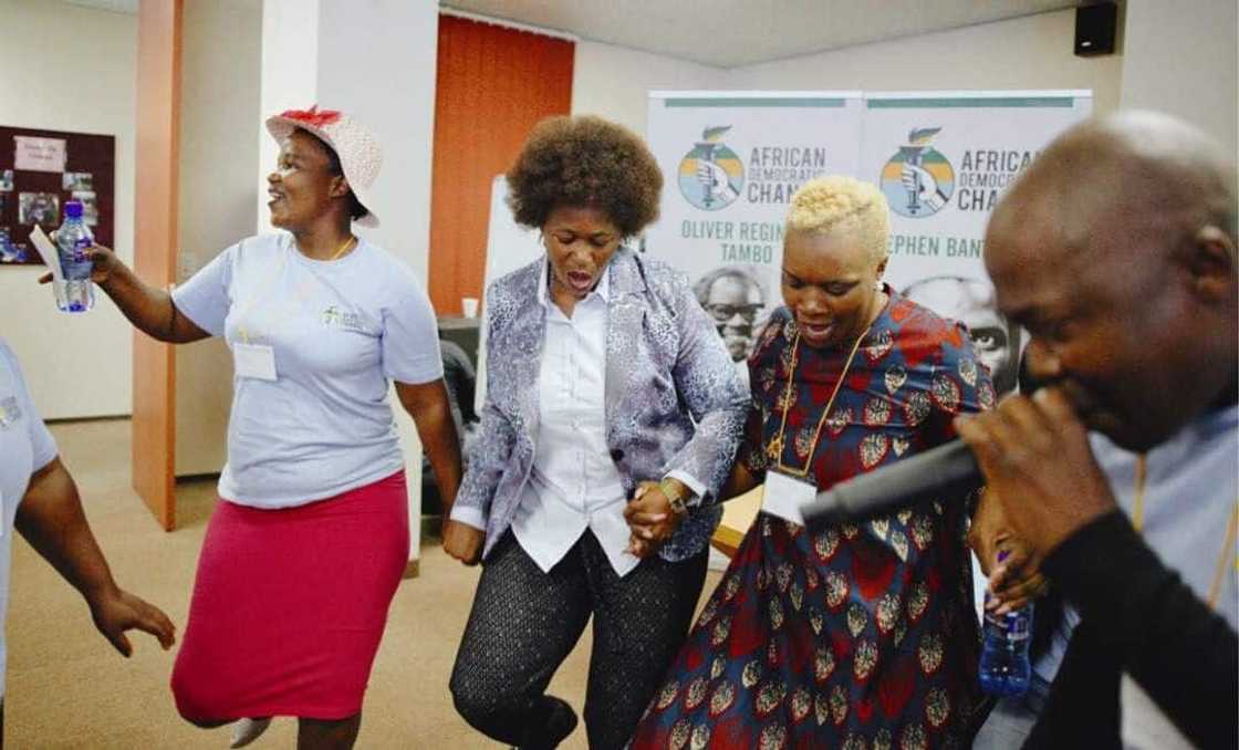 dr makhosi khoza profile dr makhosi khoza profile