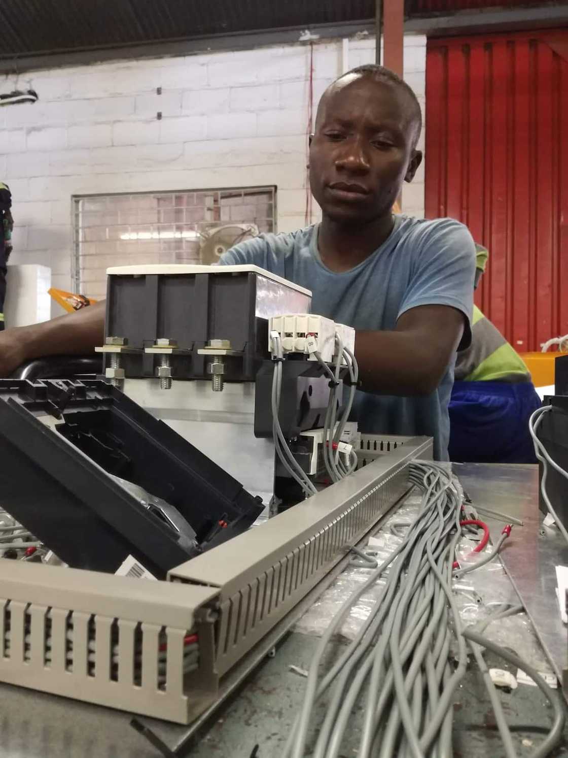 Mzansi Entrepreneurs: Side Hustling Is the New Norm in South Africa Mzansi Entrepreneurs: Side Hustling Is the New Norm in South Africa
