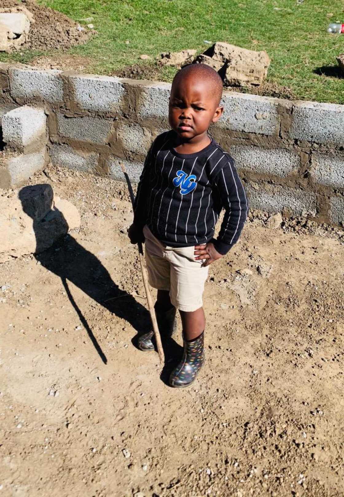 Others gave the mother hints on how to answer the smart boy