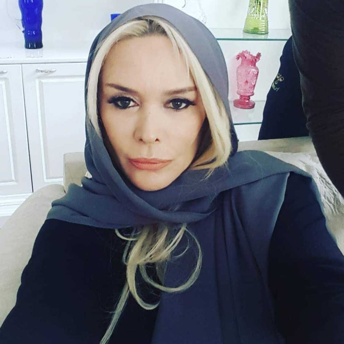 Ozlem Savas (Kiymet Keskin) Ozlem Savas (Kiymet Keskin)
