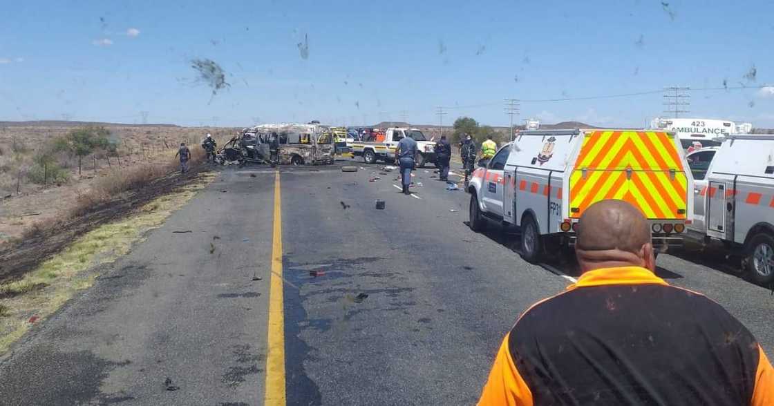 Minors, Vehicles, VW Polo, Toyota Quantum, Head on, N1, Freeway, Beaufort West, Western Cape, Culpable homicide, Docket, Emergency Medical Services, EMS Minors, Vehicles, VW Polo, Toyota Quantum, Head on, N1, Freeway, Beaufort West, Western Cape, Culpable homicide, Docket, Emergency Medical Services, EMS