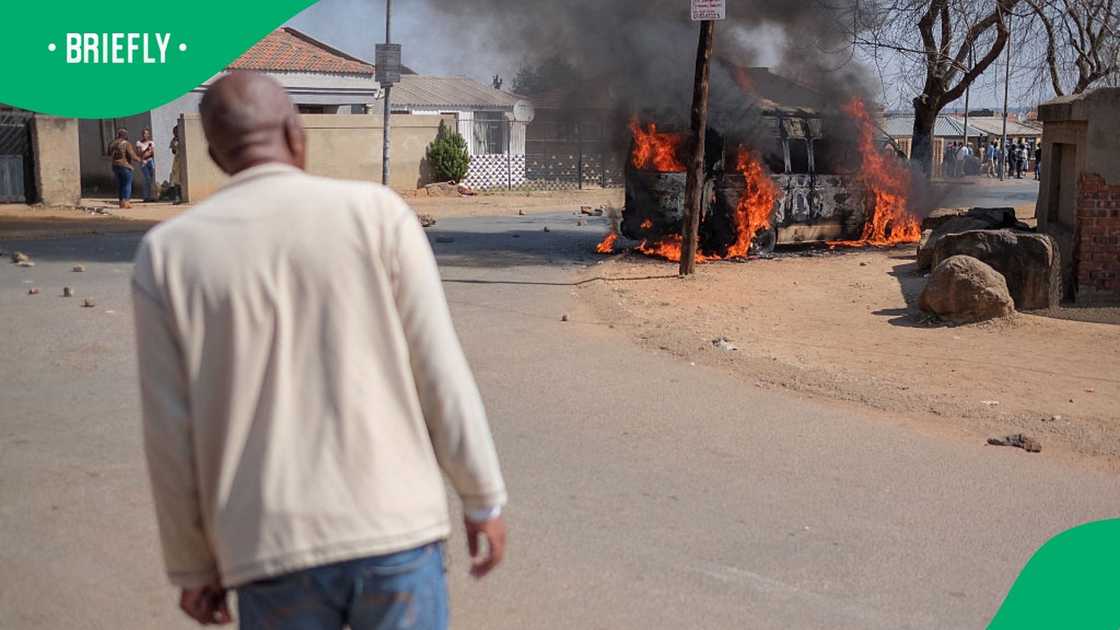 Members of the community allegedly burned a taxi in Pimville