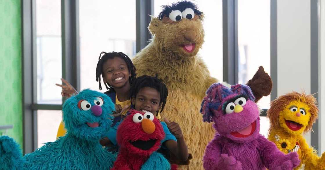 Moshe from 'Takalani Sesame' is unmasked and Mzansi can't deal with it Moshe from 'Takalani Sesame' is unmasked and Mzansi can't deal with it